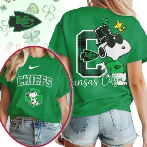 Kansas City Chiefs Snoopy St. Patrick's Day Lucky Clover Women's Football T Shirt