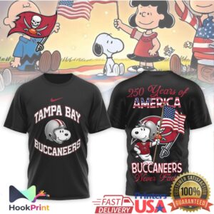 Tampa Bay Buccaneers Peanuts Snoopy 250 Years of America Never Fade Vintage Fans T Shirt